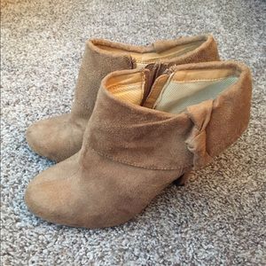 Traffic booties. Size 7.5. Tan